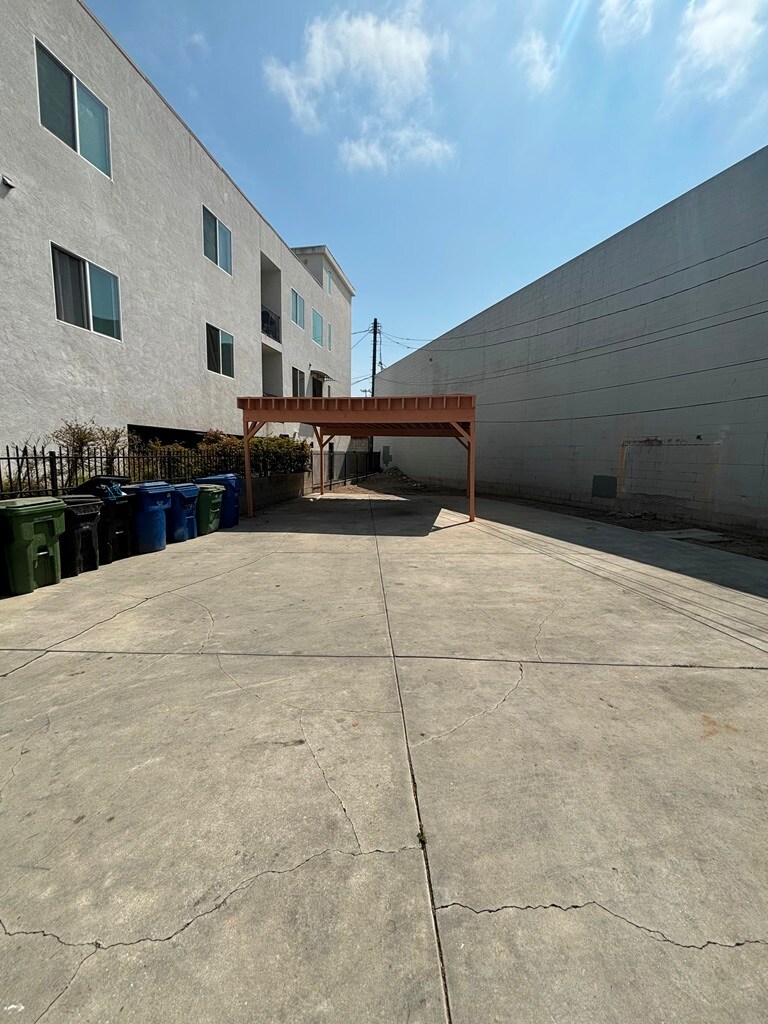 Building Photo - 6808 Brynhurst Ave