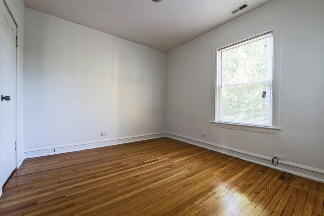 Building Photo - 5401 W Le Moyne