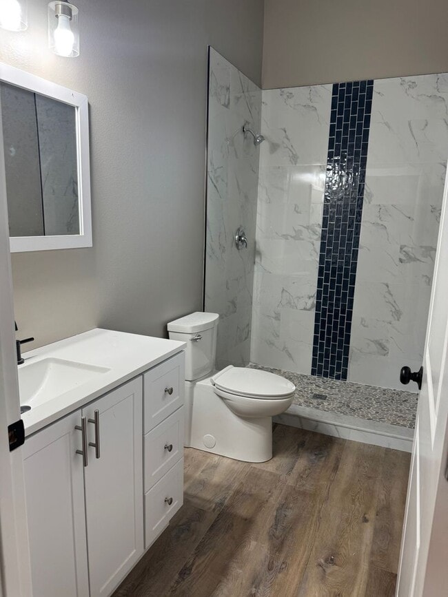 Building Photo - 923 Hagle Park Rd