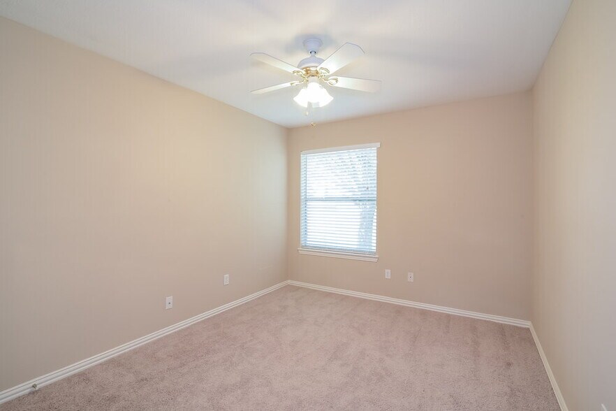 Building Photo - 11 Crest Gate