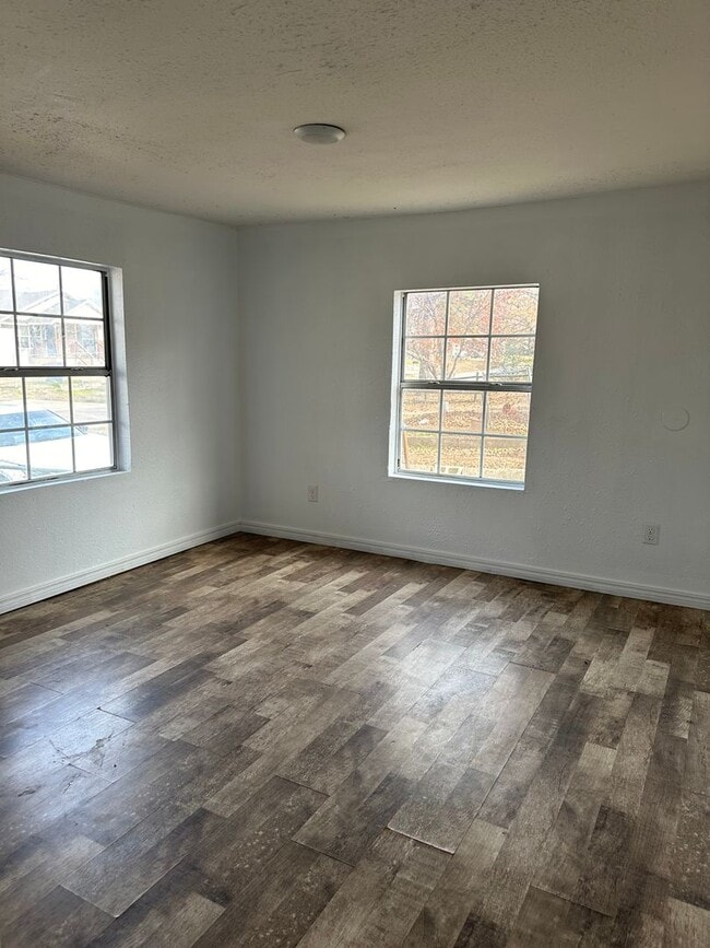 Building Photo - 3204 Russell St