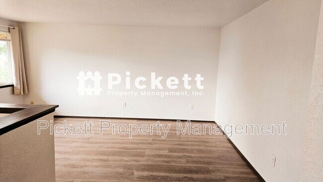 Building Photo - 4629 Beach Dr E