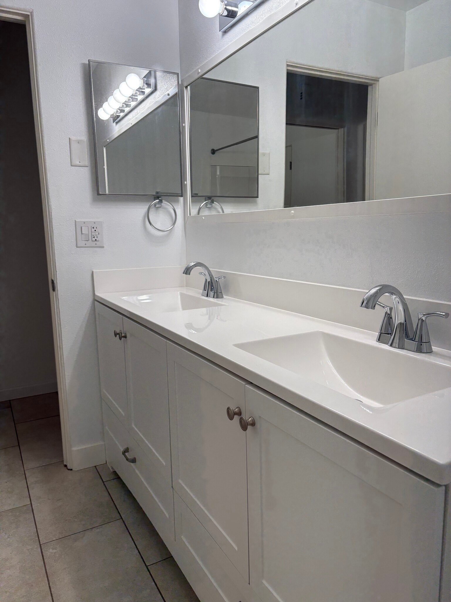 bathroom #1 - 690 Avenue C SE