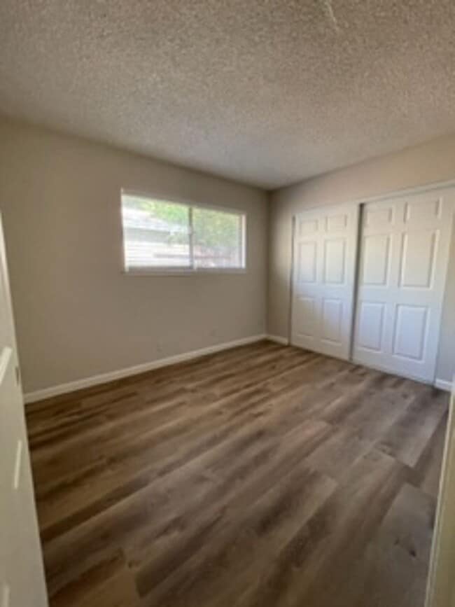 Building Photo - Great 3 Bed 2 Bath Duplex