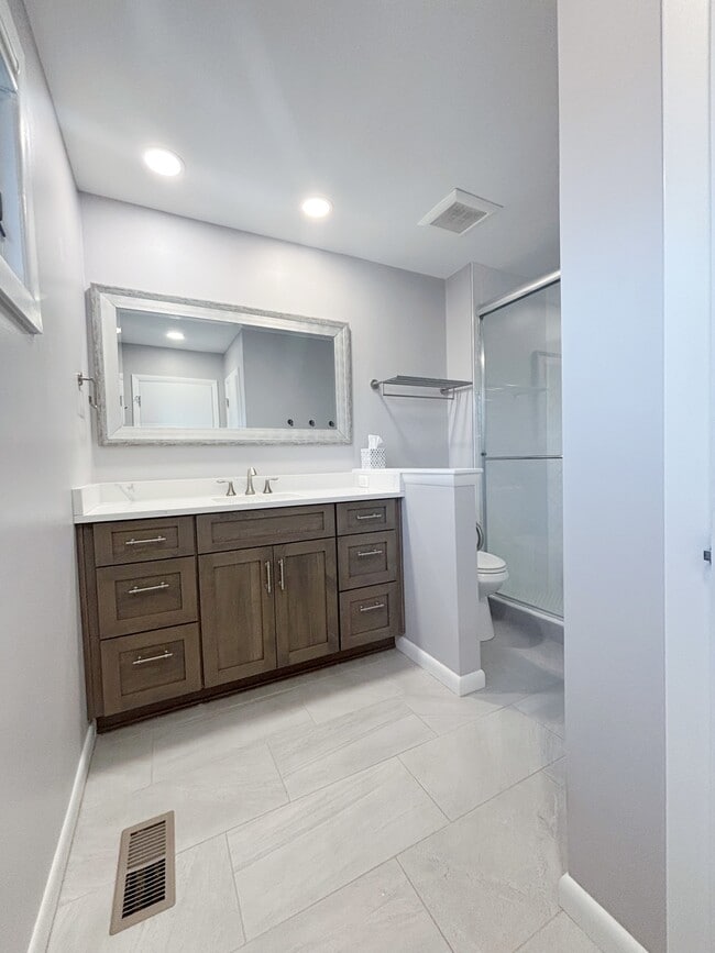 Building Photo - 5107 Cliffhaven Dr