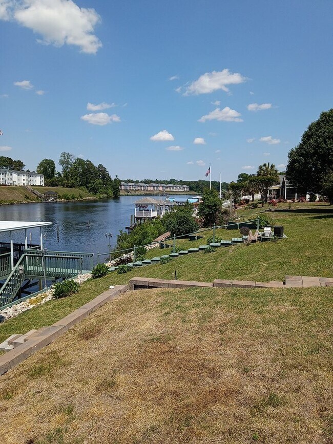 Building Photo - BRIDGEPORT