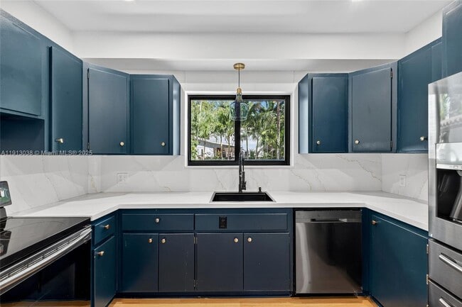 Building Photo - 465 NE 52nd St