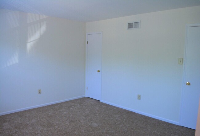 Building Photo - 361 Kent Ln