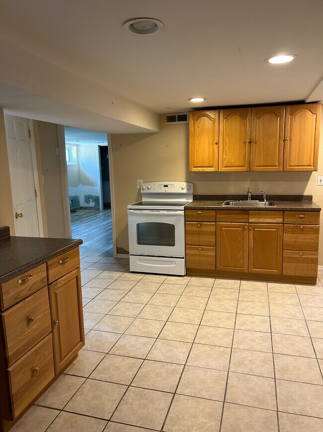 Kitchen - 9 Maple Mall