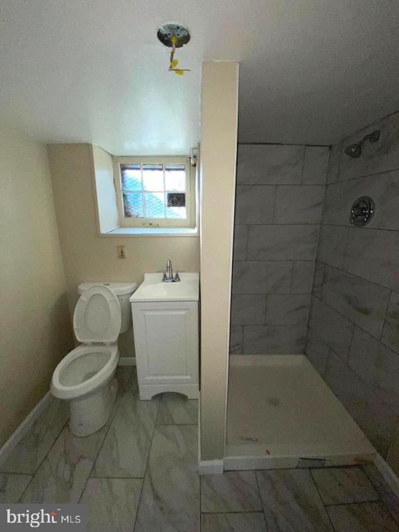 Building Photo - 41 N Kossuth St