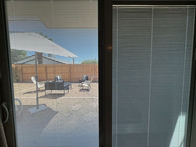 Building Photo - 2444 Lakeside Dr