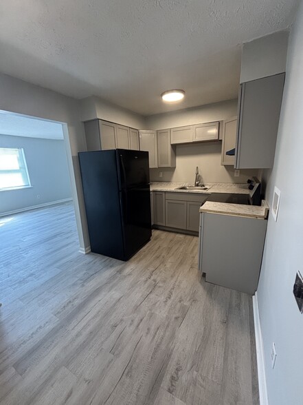 2 Bedroom 1 Bath Renovated - Summit Apartments