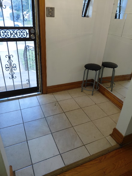 Building Photo - 7612 S Artesian Ave