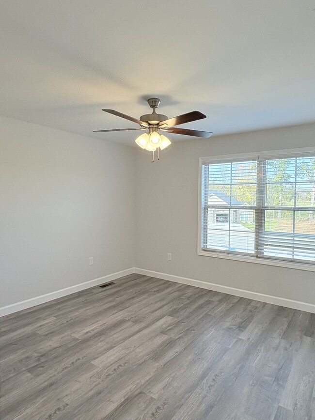 Building Photo - 932 Rodeo Ln