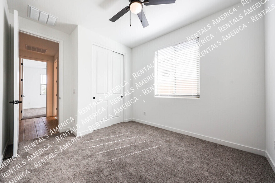 Building Photo - 5411 W Royal Palm Rd