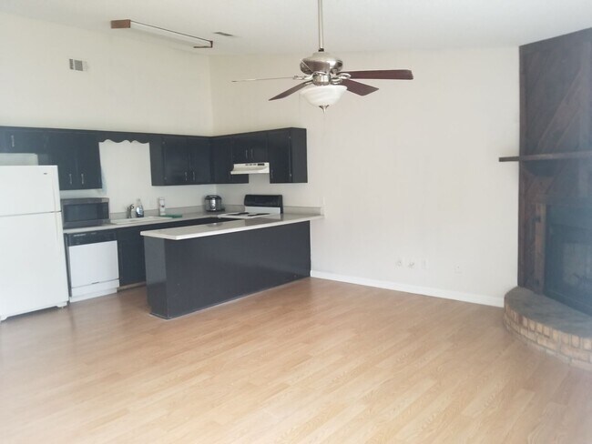 Building Photo - B3986