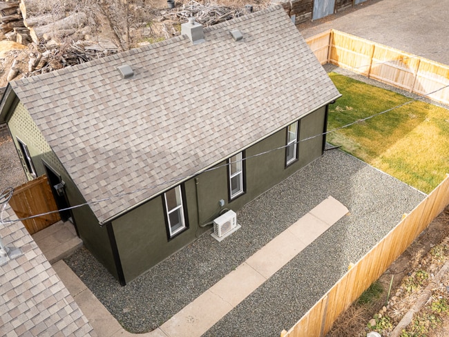 Building Photo - 1112 1/2 11th St