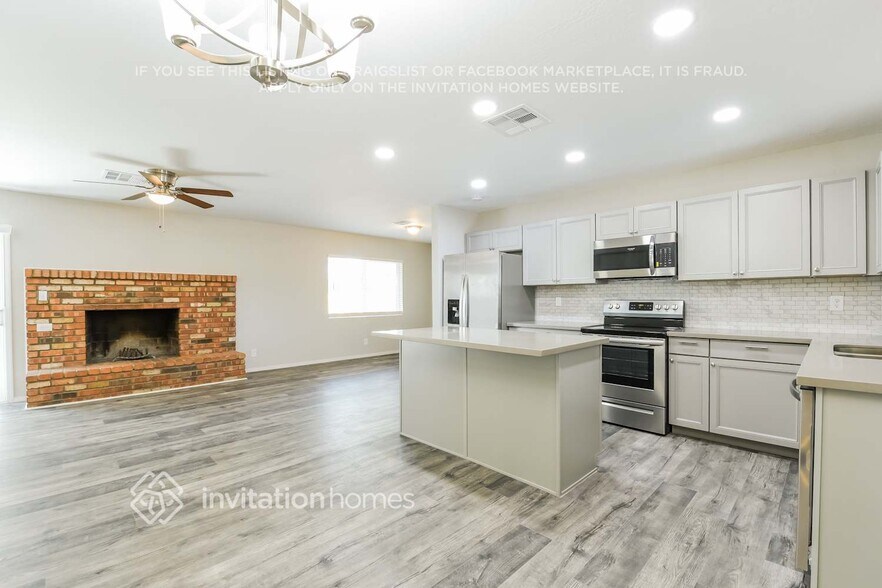 Building Photo - 4555 W Boca Raton Rd