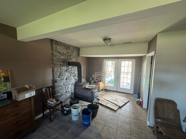 Building Photo - 695 Old Leetown Pike