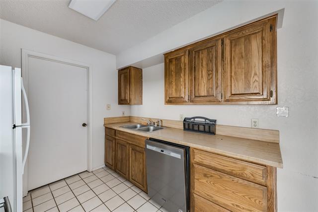 Building Photo - 411 S Las Vegas Trail