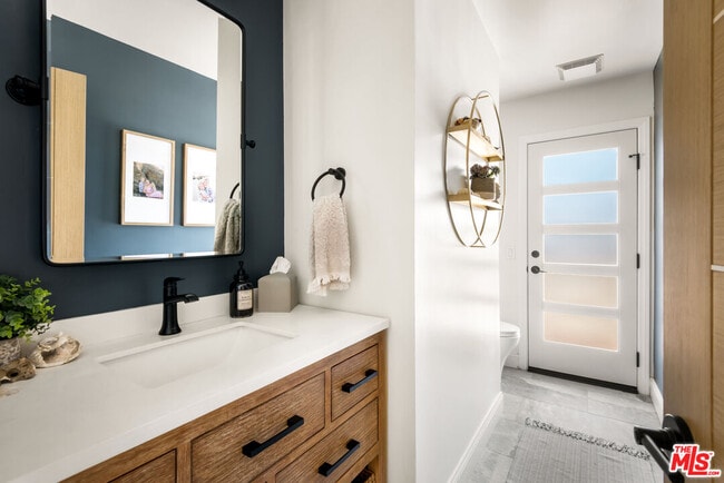 Building Photo - 28667 Acacia Glen St