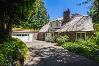 Building Photo - Riverfront Perfection with this Charming 3 Bedroom Lake Oswego Home!