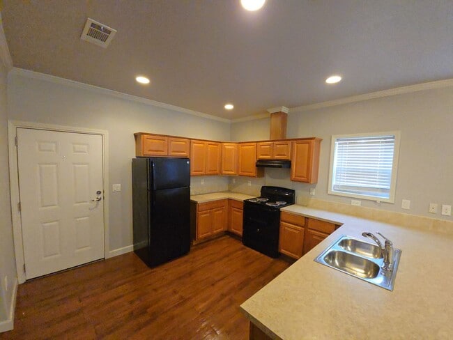 Building Photo - 2607 Virginia Ave