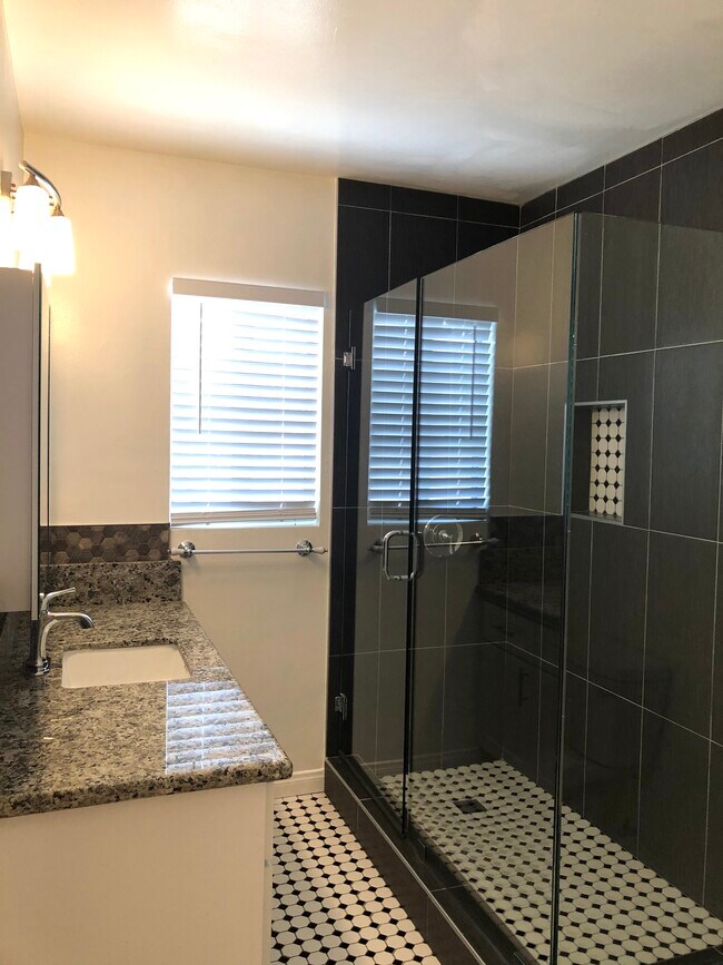 Building Photo - 5725 S Corning Ave