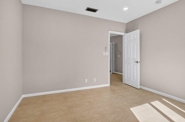 Building Photo - 1544 NW 9th St