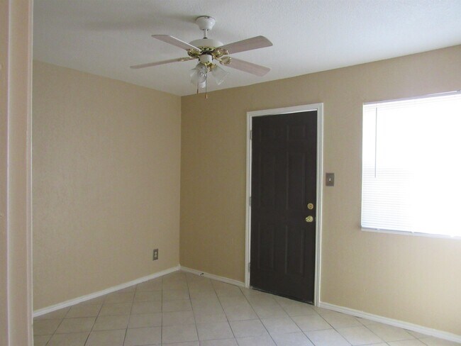 Building Photo - 104 Belaire Dr