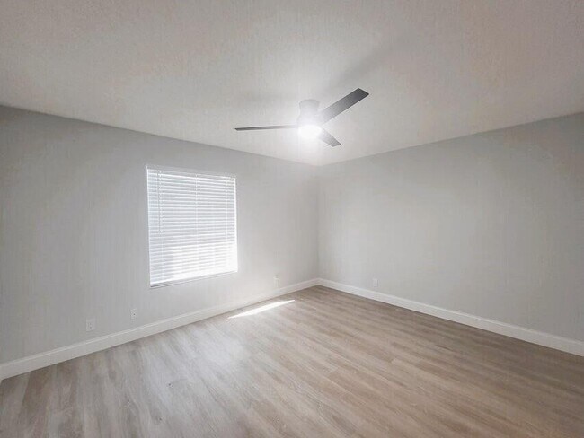 Building Photo - 2819 Stoneway Ln