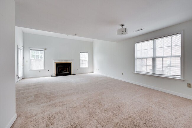 Building Photo - Great 3 bed 2 bath Home in Bellevue!