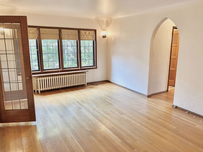 Interior Photo - Ten-O-Five Anhalt Apartments