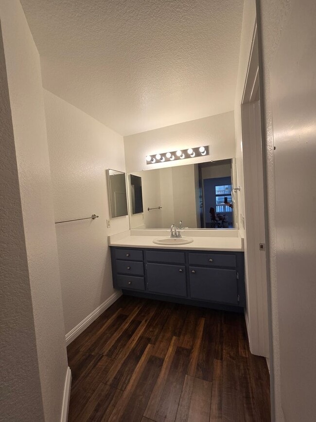Building Photo - Upgraded 1 bed/ 1 bath Condo in East Orang...