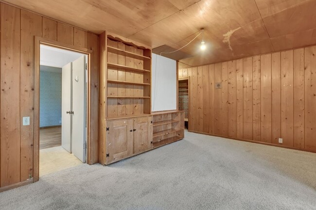 Building Photo - 4 Bed 2.5 Bath available in Kirkland