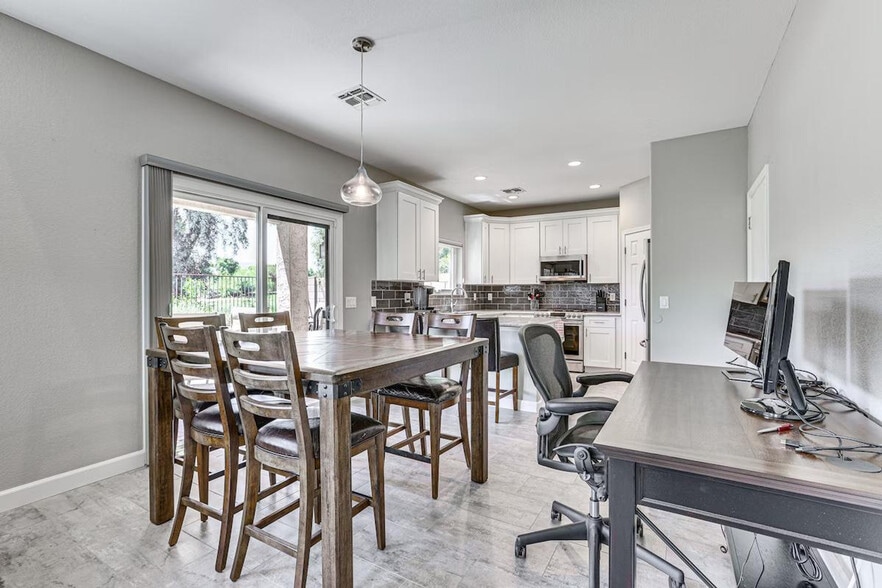 Building Photo - 3043 E Fremont Rd