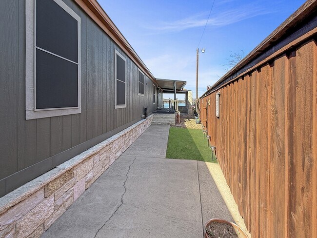 Building Photo - 6505 Christa Ct