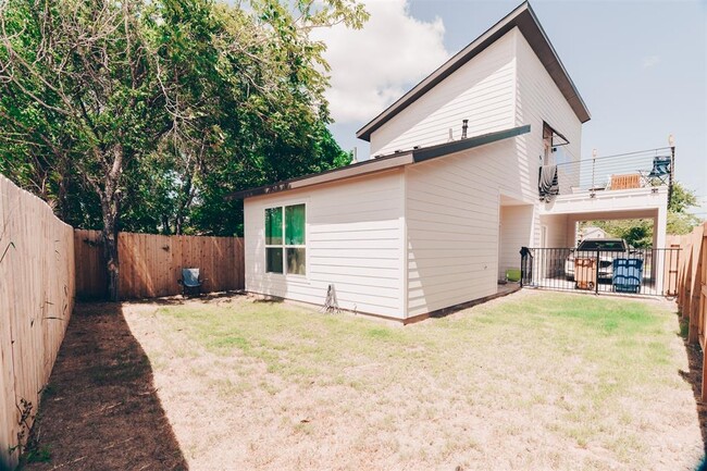 Building Photo - 6305 Felix Ave