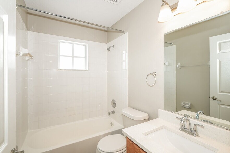 Building Photo - 7814 Citrus Blossom Dr