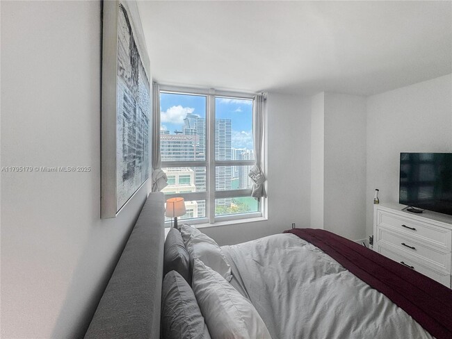 Building Photo - 950 Brickell Bay Dr