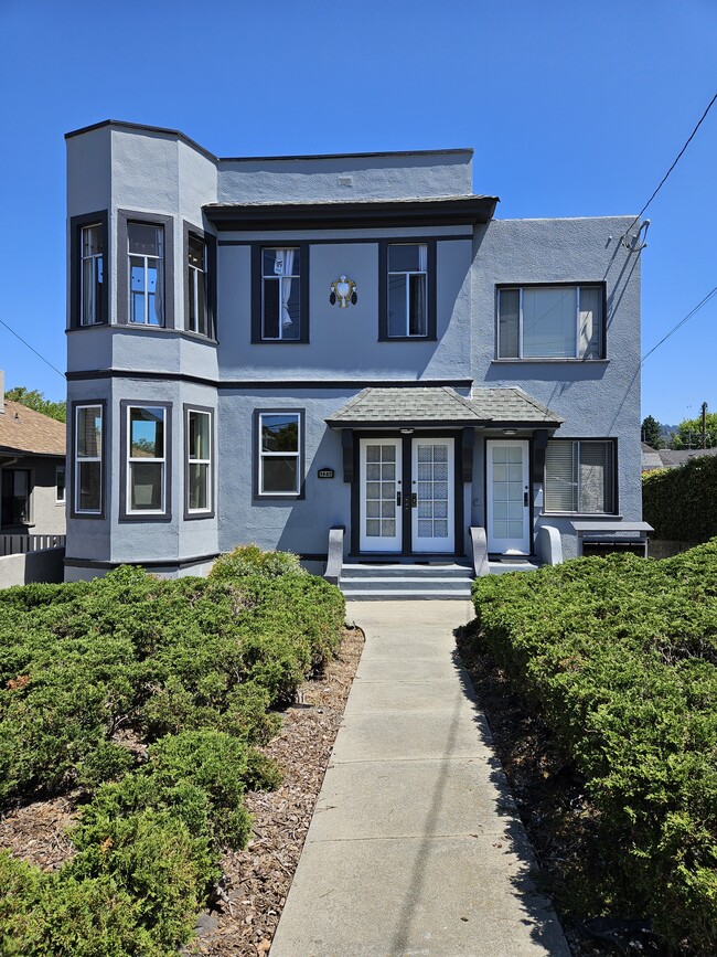 Primary Photo - 1442 Excelsior Ave