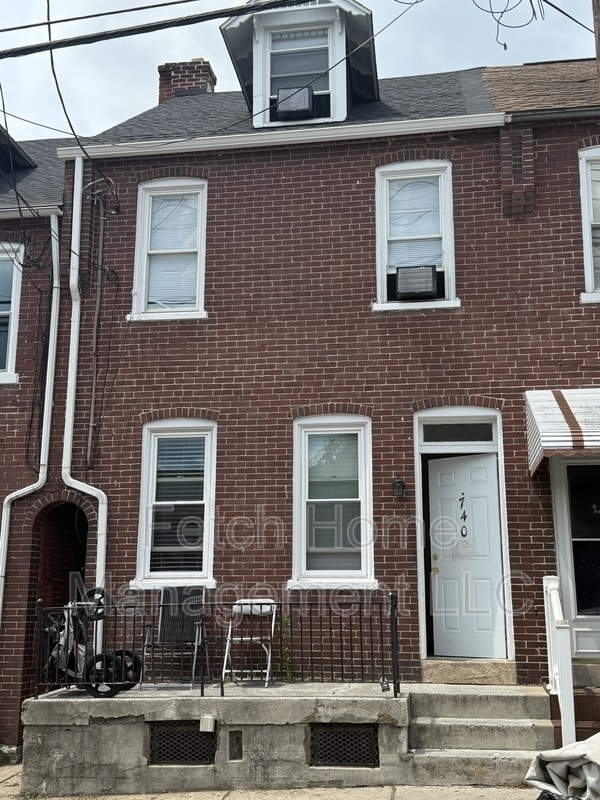 Primary Photo - 740 S Queen St