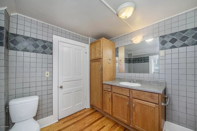 Full Bath - 408 Hilbert St