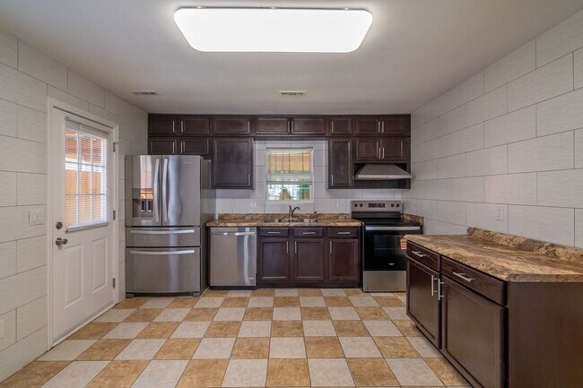 Building Photo - 1053 Brianna Way