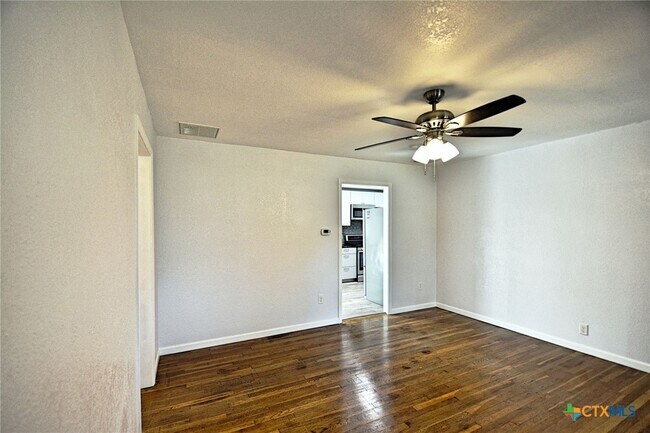 Building Photo - 571 W Merriweather St