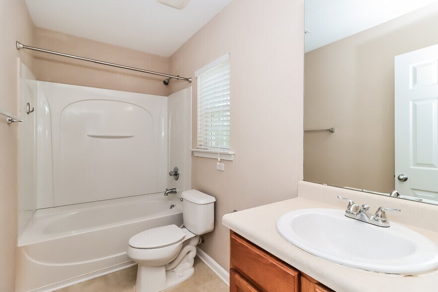 Building Photo - 6510 Ridgeview Commons Dr