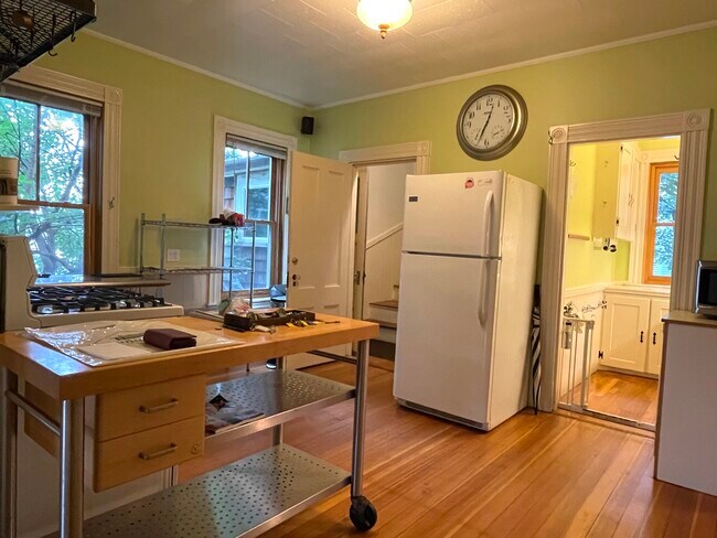 Building Photo - 20 Central St