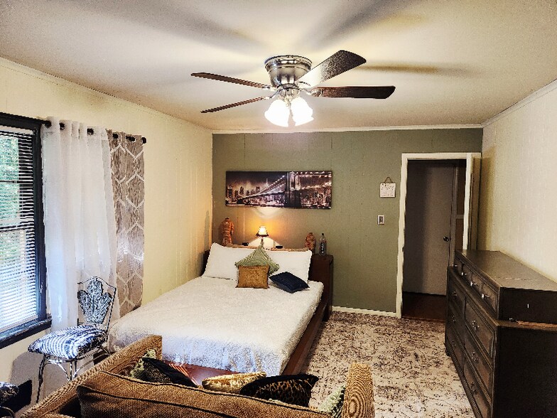 Building Photo - 4197 Fredericksburg Dr