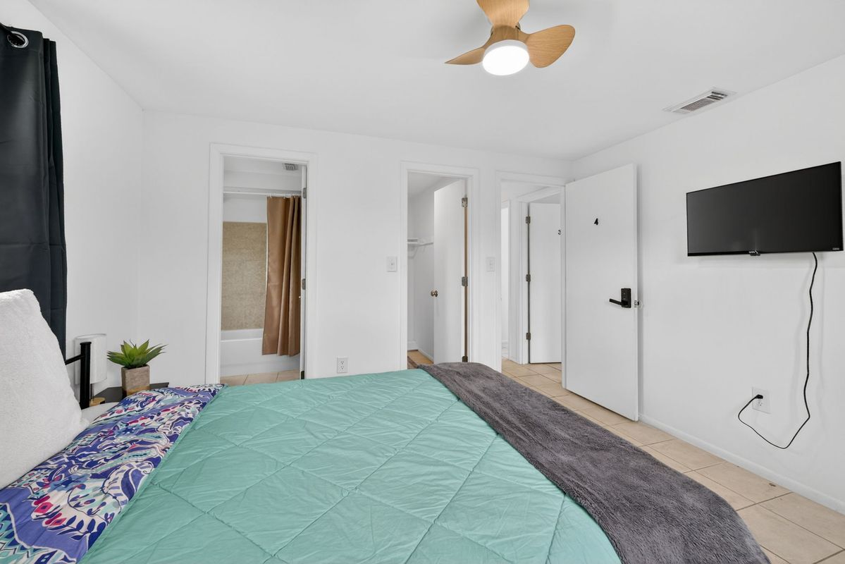Building Photo - 1057 Tropical Ave NW