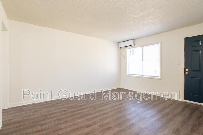 Building Photo - 825 S Beverly St